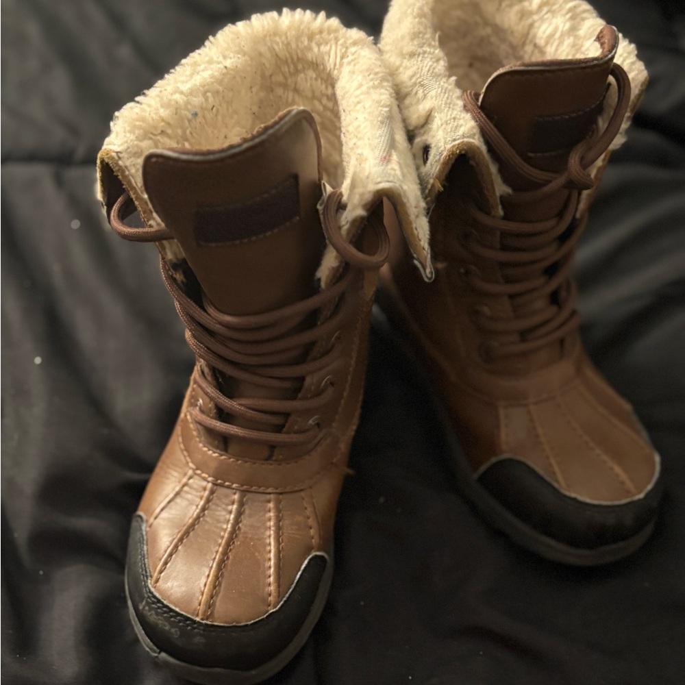 Ugg butte boots kids size 13
